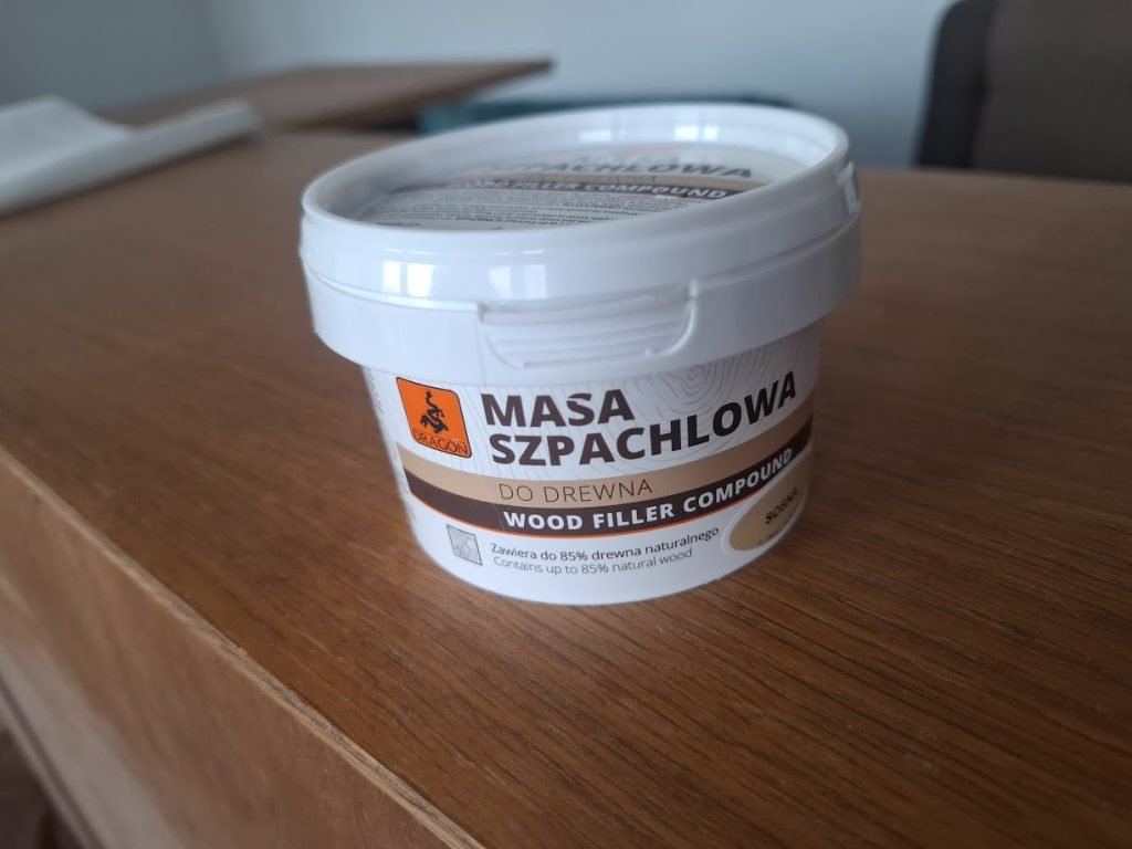 szpachlówką zakryłem otwór dla kluczyka