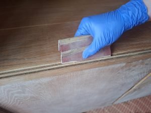 Szlifowanie zakamarków złożonym papierem