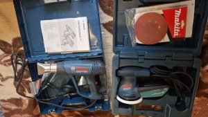 Opalarka i szlifierka Bosch oraz krążki ścierne Makita w walizkach