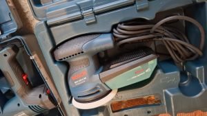 Szlifierka mimośrodowa Bosch GEX 125-1 AE w walizce transportowej