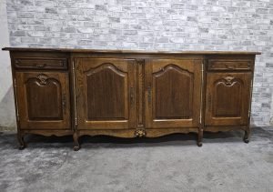 Kredens Ludwik XV – masywny, klasyczny mebel gotowy do stylizacji.