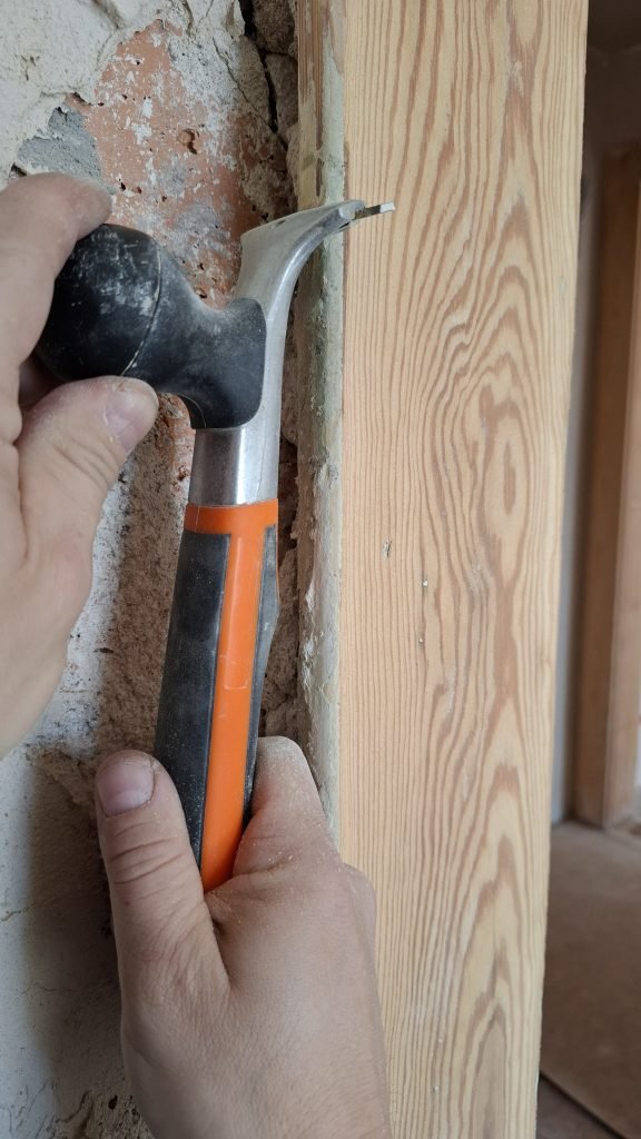 skrobanie futryny – etap odnawiania